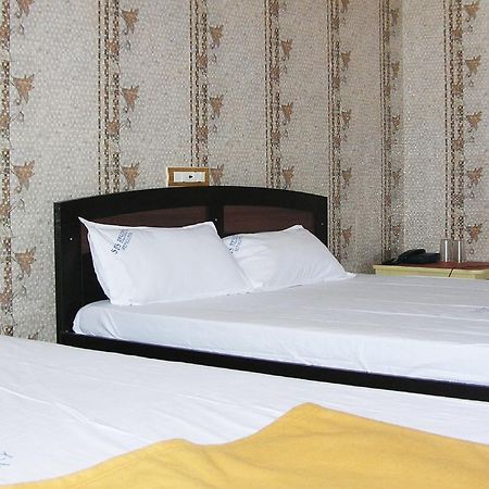 Hotel Sbs Residency Tirupati Renigunta Zimmer foto