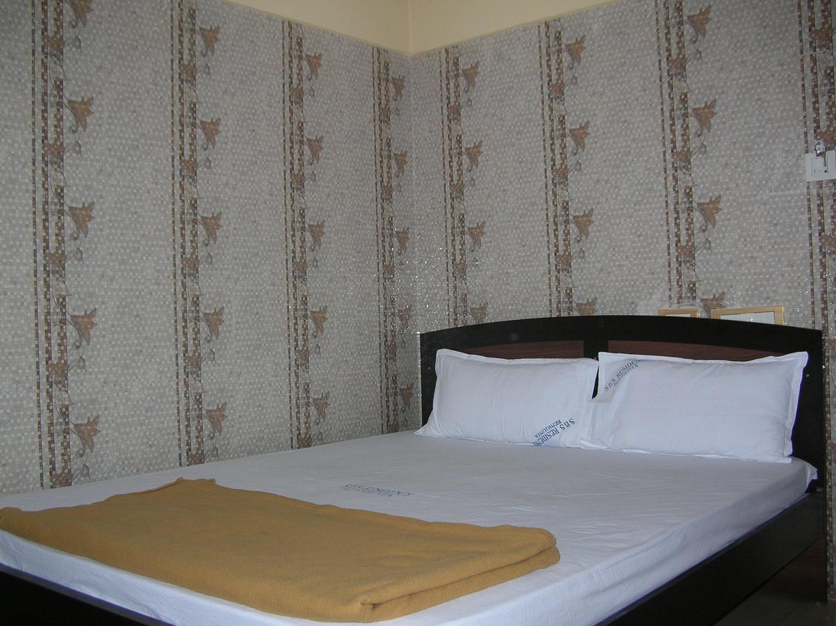 Hotel Sbs Residency Tirupati Renigunta Zimmer foto